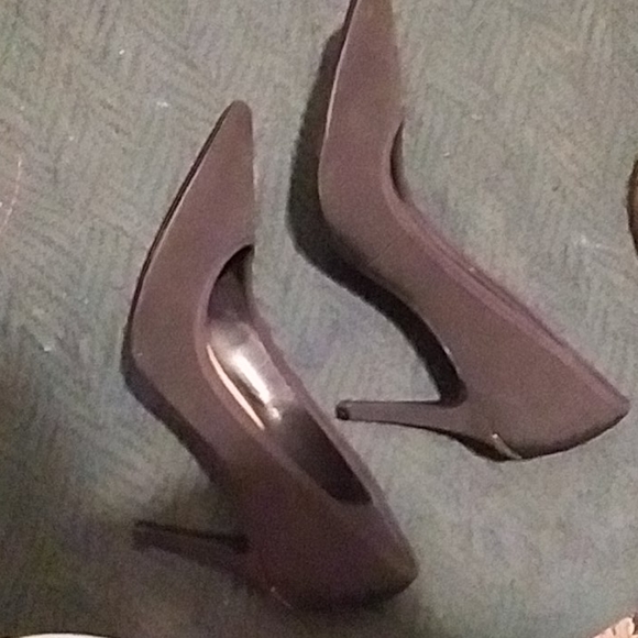 Size 6 gorgeous black Calvin Klein heels - Picture 4 of 4
